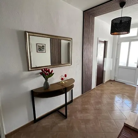 Spacious 4 Bedroom Apartment With Free Parking Lot Novalja Exterior photo