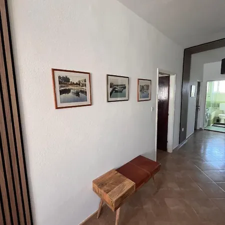 Spacious 4 Bedroom Apartment With Free Parking Lot Novalja Exterior photo