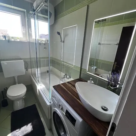 Spacious 4 Bedroom Apartment With Free Parking Lot Novalja Exterior photo