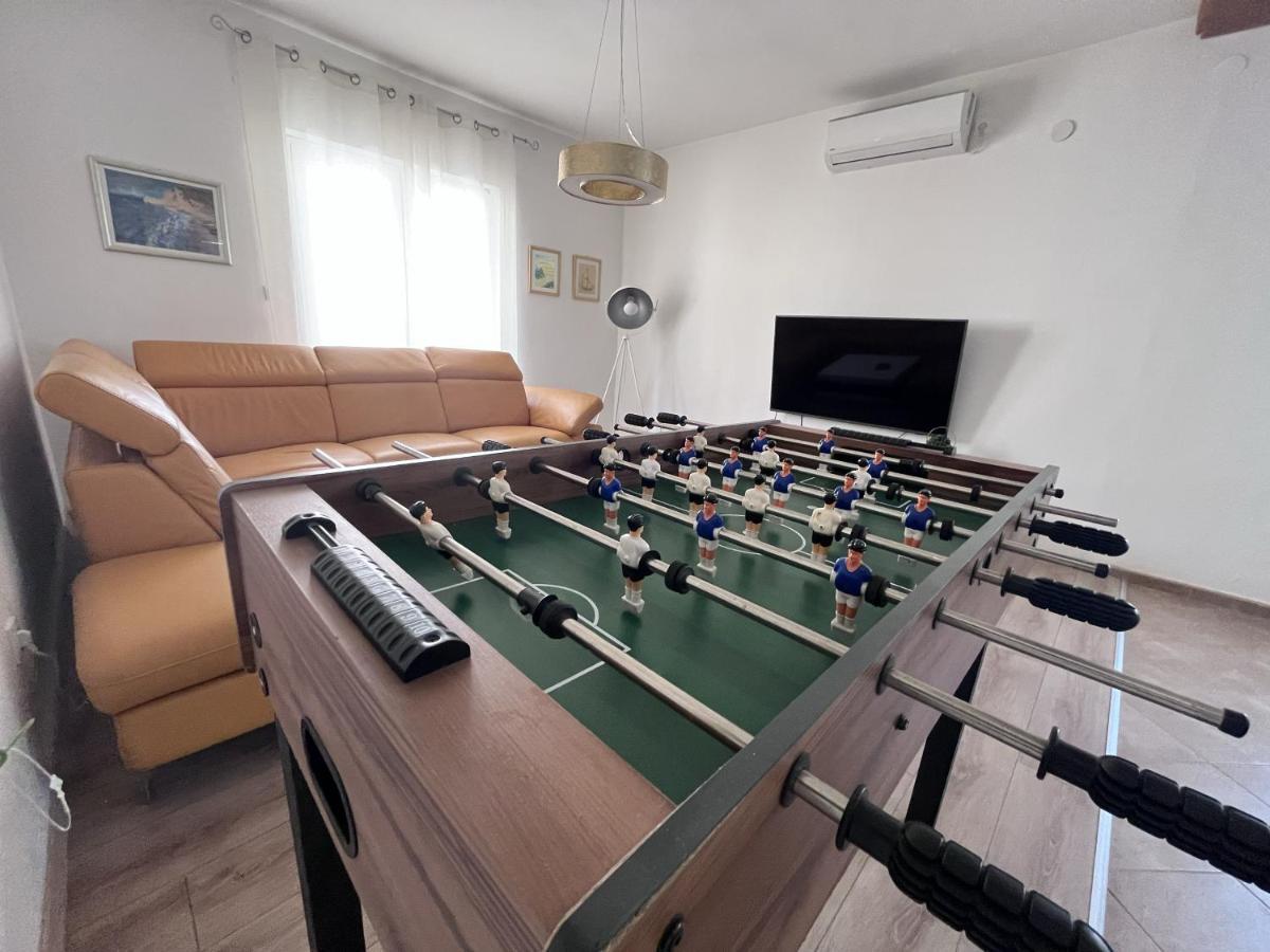 Apartment Spacious 4 Bedroom With Free Parking Lot *