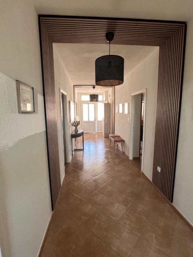 Apartment Spacious 4 Bedroom With Free Parking Lot