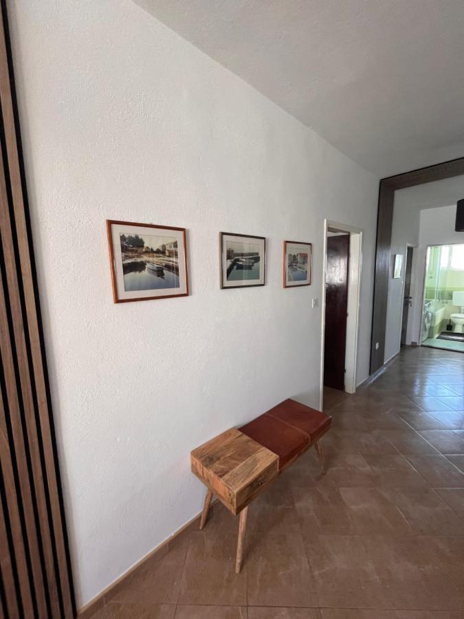 Apartment Spacious 4 Bedroom With Free Parking Lot