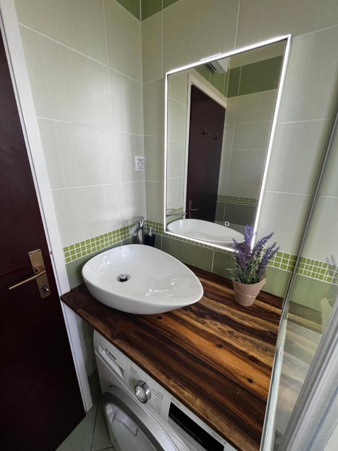 Apartment Spacious 4 Bedroom With Free Parking Lot Novalja