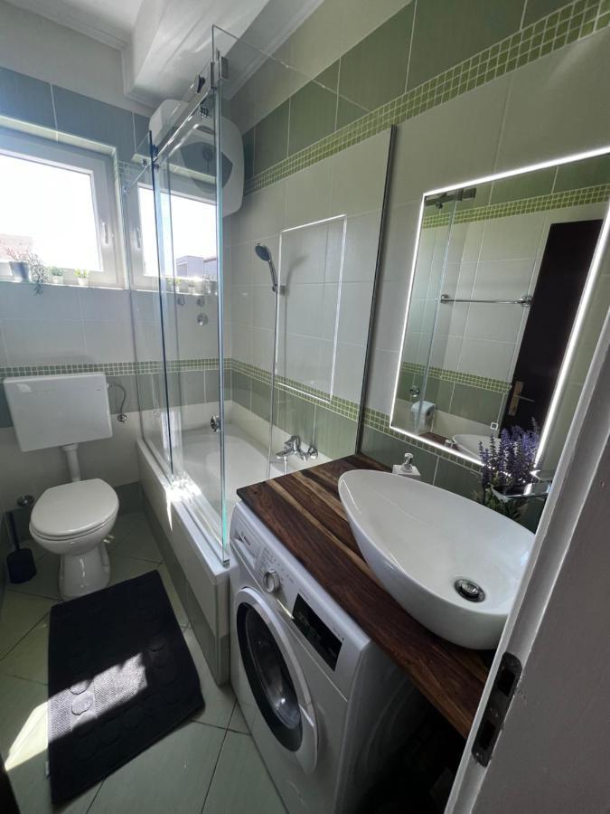 Spacious 4 Bedroom With Free Parking Lot * Novalja