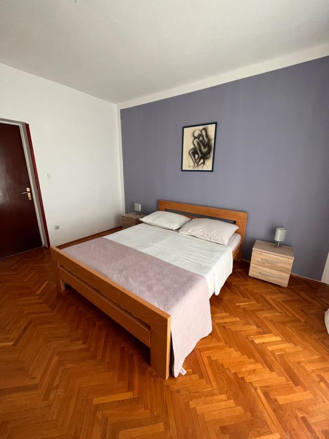 Spacious 4 Bedroom With Free Parking Lot Apartment