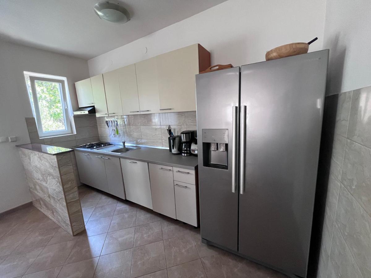 Apartment Spacious 4 Bedroom With Free Parking Lot Novalja