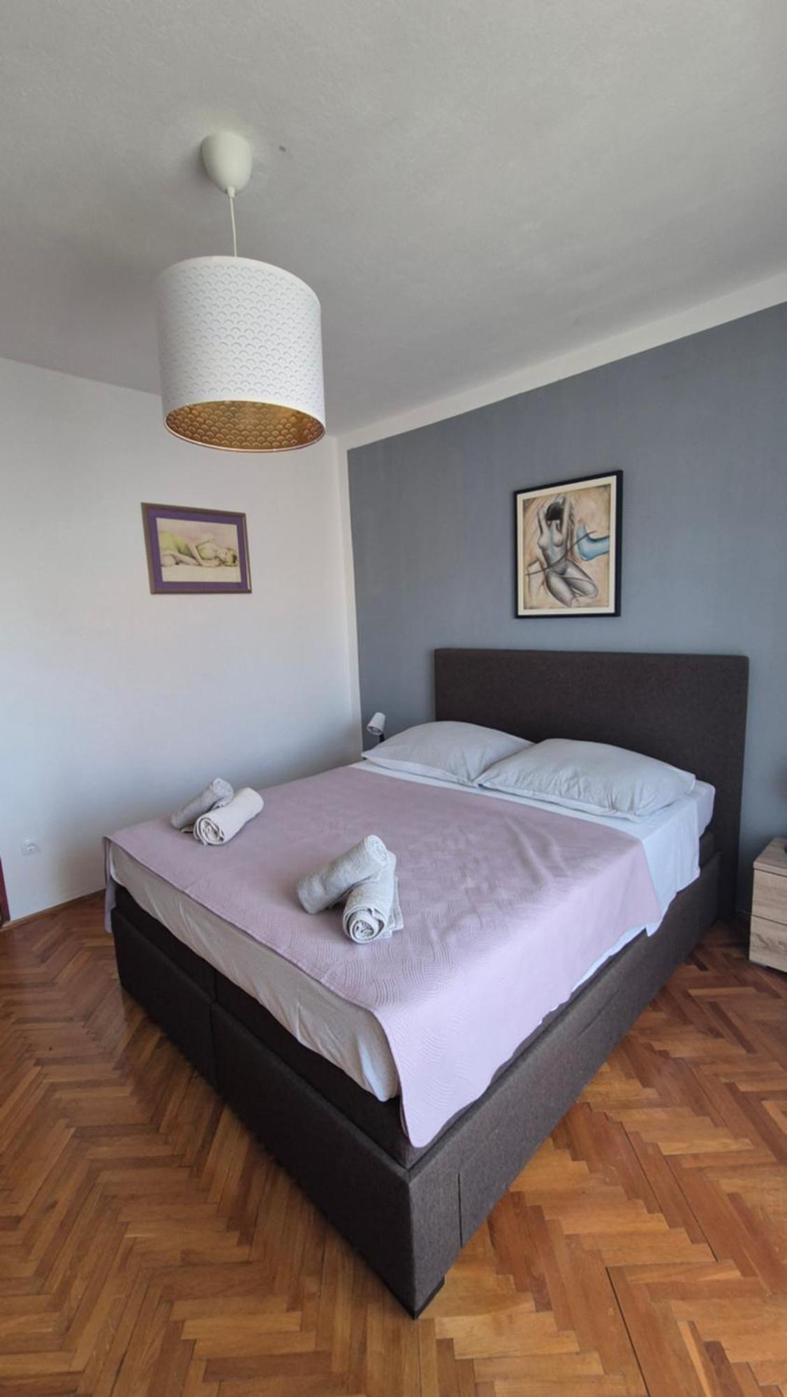 Spacious 4 Bedroom With Free Parking Lot Novalja